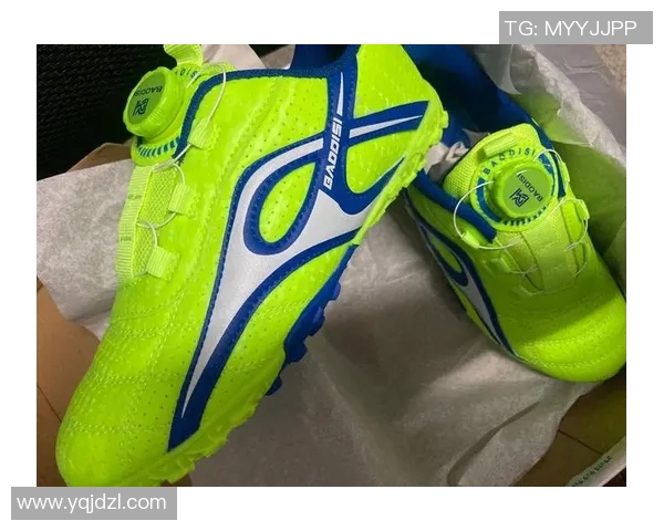 探索tf足球鞋的独特魅力与性能优势,助你在球场上尽显风采